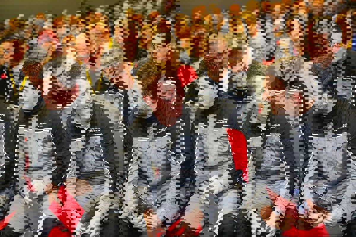 Group of apprentices and their parents in a GTG conference room